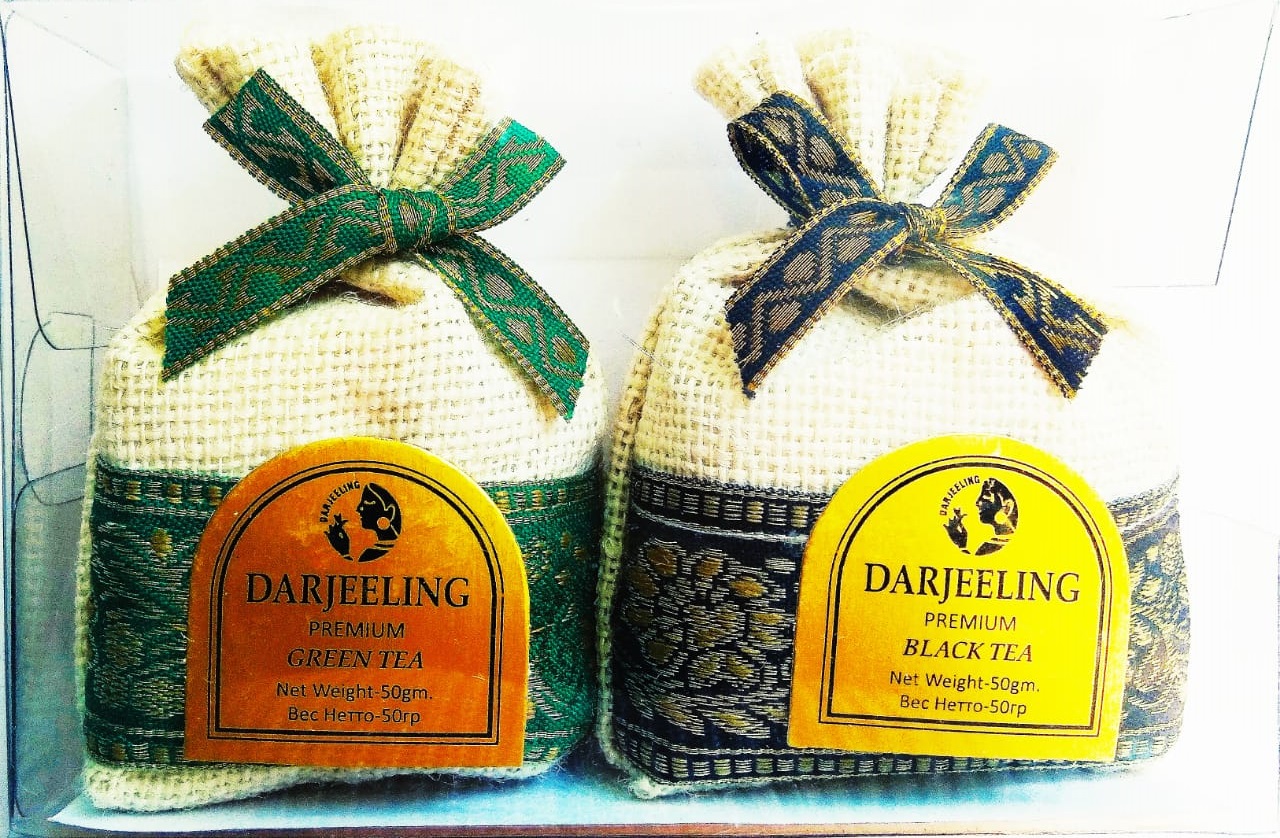 DARJEELING Black tea, DARJEELING Green Tea, Premium, Bharat Bazaar (ЧАЙНЫЙ НАБОР Дарджилинг Черный, Дарджилинг Зеленый, Премиум чай, в Джутовых мешках, Бхарат Базар), 2 шт. по 50 г