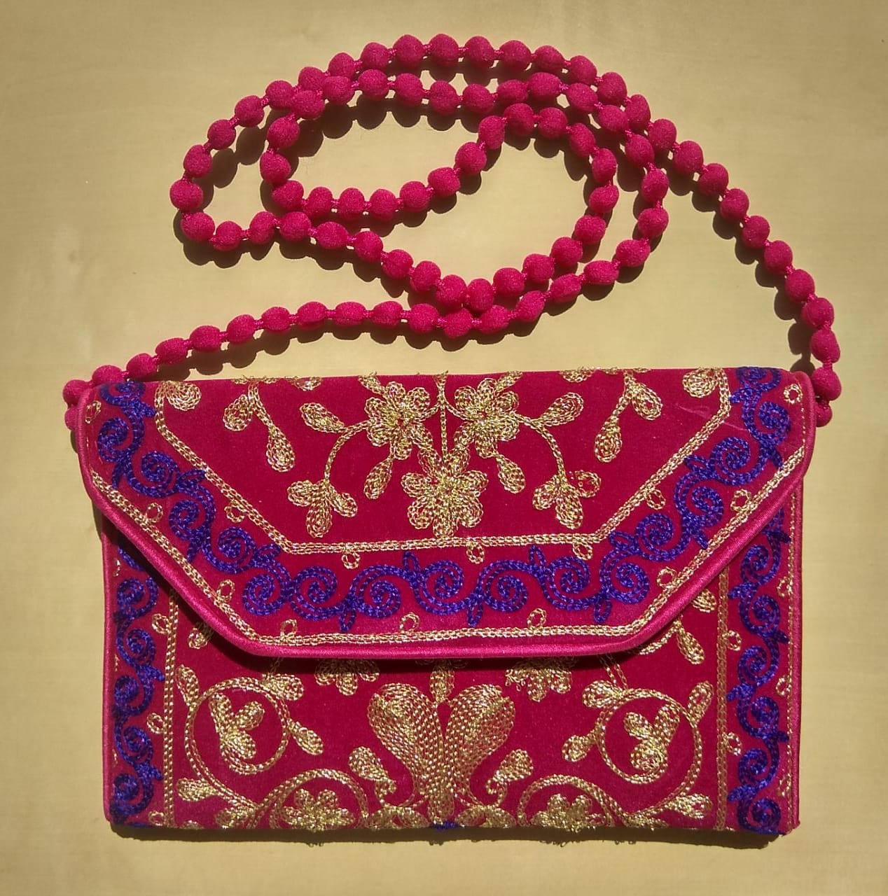 Клатч с вышивкой ручной работы, индийский (Фуксия)